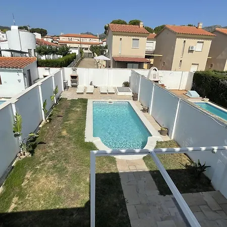 De Luxe Avec Piscine Privée, 3 *